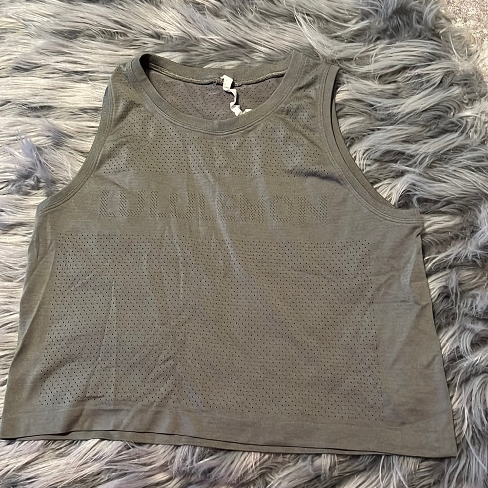 Lululemon mesh running free cropped tank. Size 6